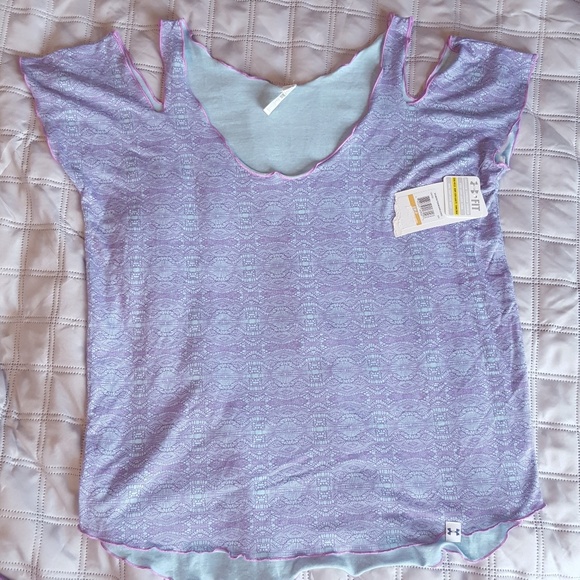 Under Armour Tops - Under Armour sz s heat gear cold shoulder top